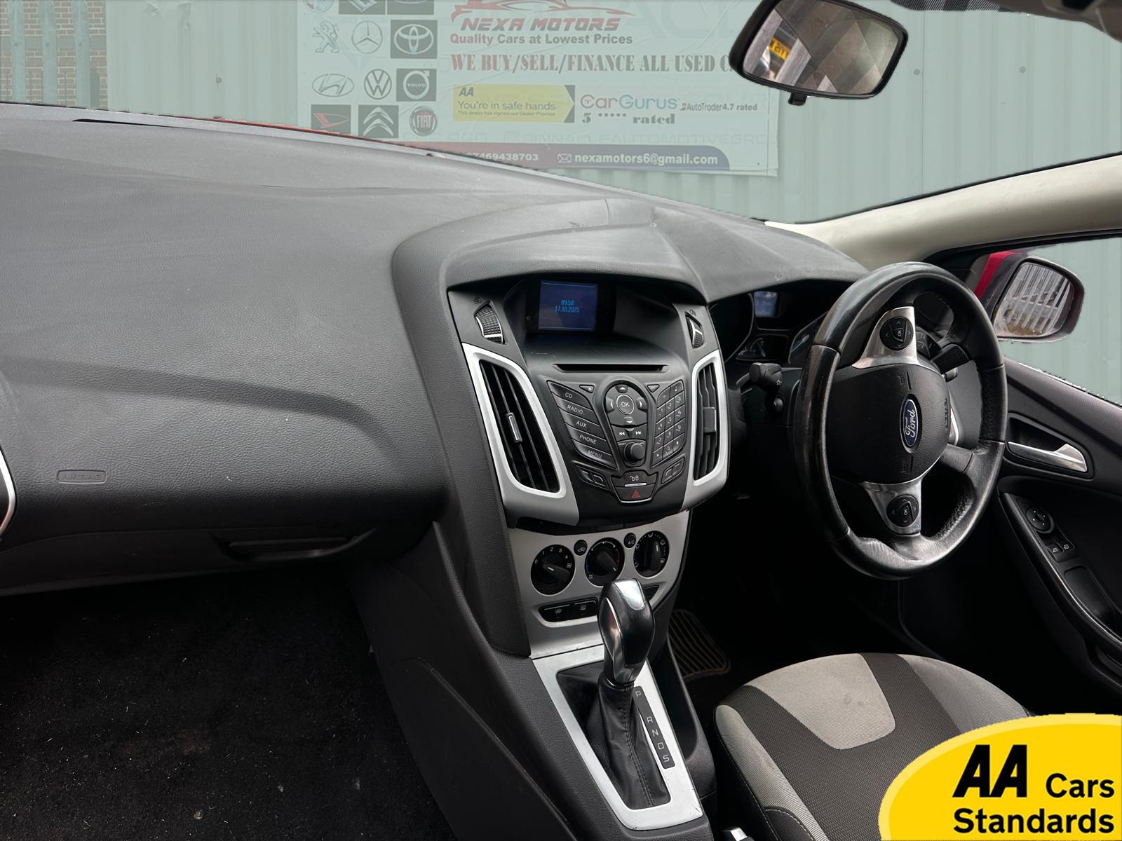 Ford Focus 1.6 Zetec Hatchback 5dr Petrol Powershift Euro 5 (125 ps)