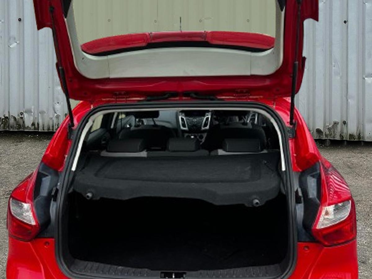 Ford Focus 1.6 Zetec Hatchback 5dr Petrol Powershift Euro 5 (125 ps)