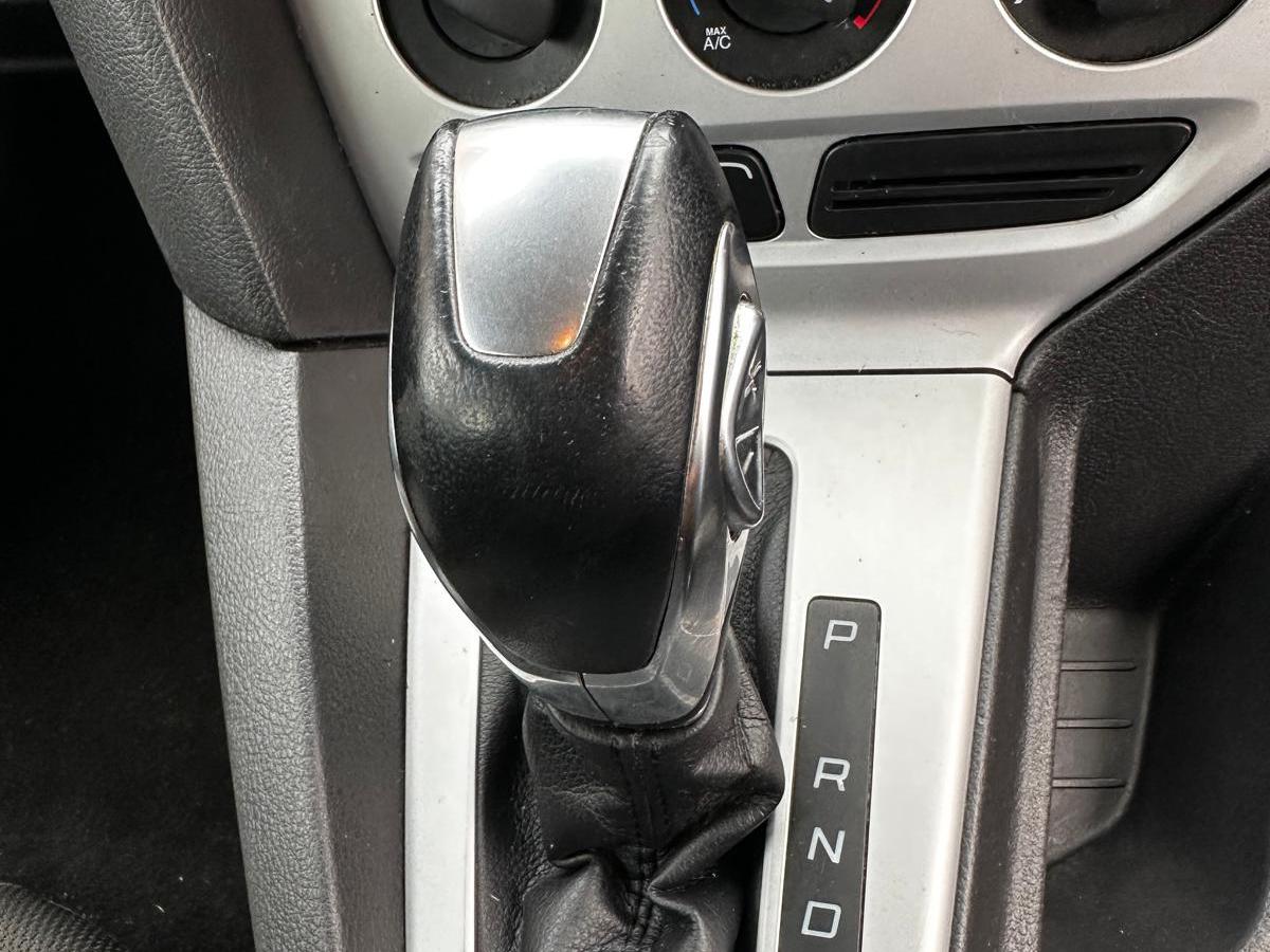Ford Focus 1.6 Zetec Hatchback 5dr Petrol Powershift Euro 5 (125 ps)