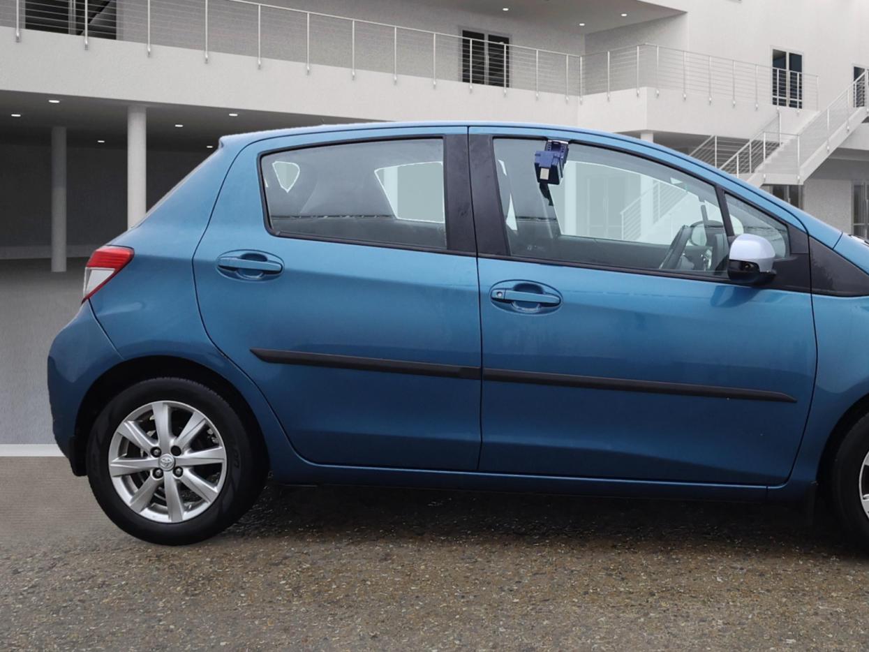 Toyota Yaris 1.33 Dual VVT-i TR Hatchback 5dr Petrol Multidrive S Euro 5 (101 ps)