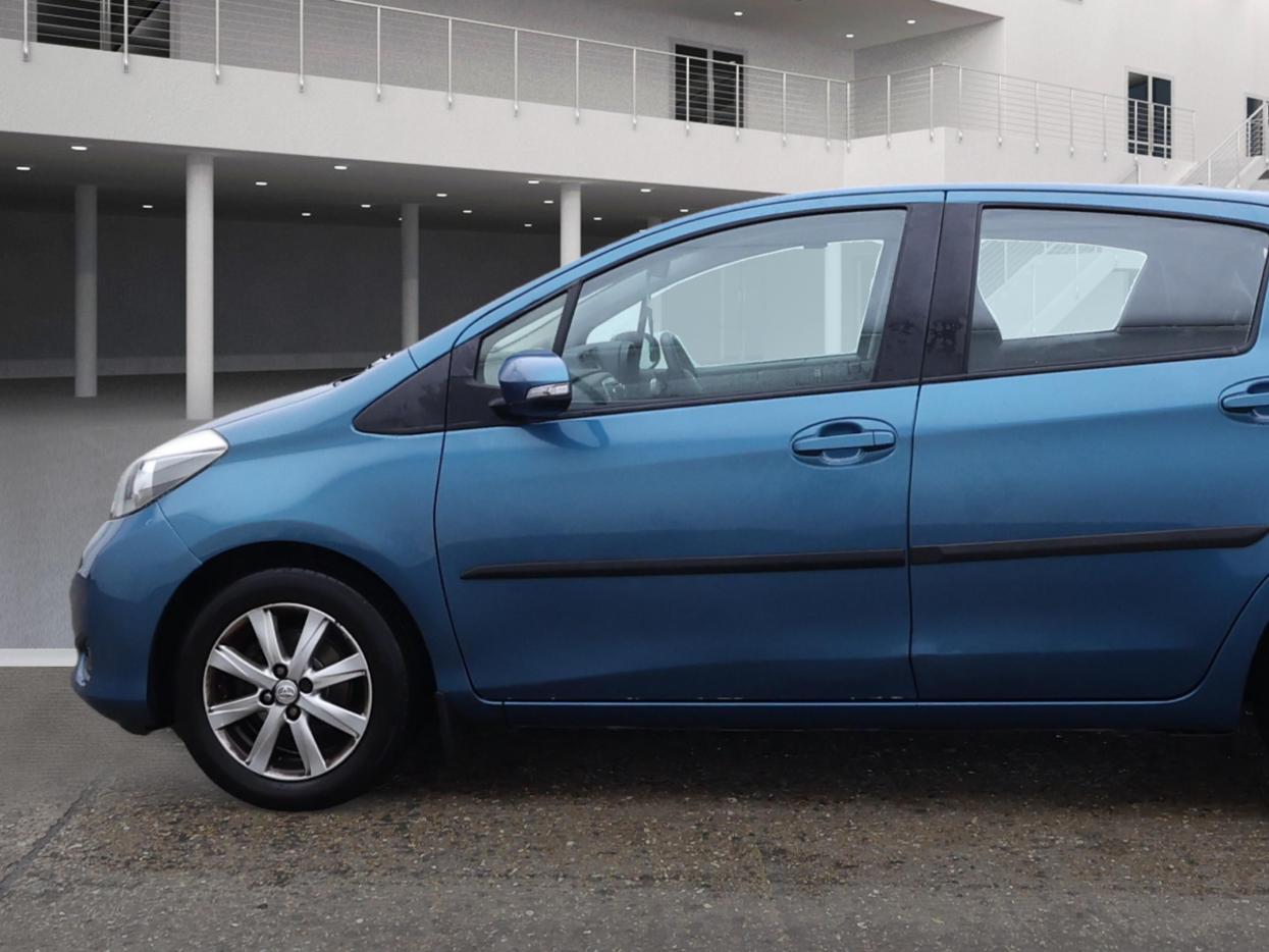 Toyota Yaris 1.33 Dual VVT-i TR Hatchback 5dr Petrol Multidrive S Euro 5 (101 ps)