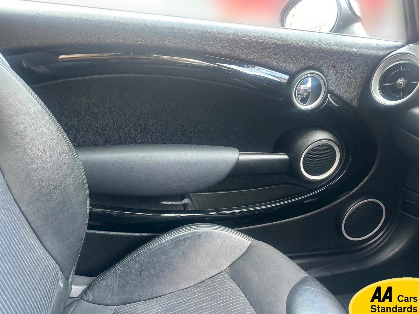 MINI Convertible 2.0 Cooper D Convertible 2dr Diesel Auto Euro 5 (112 ps)