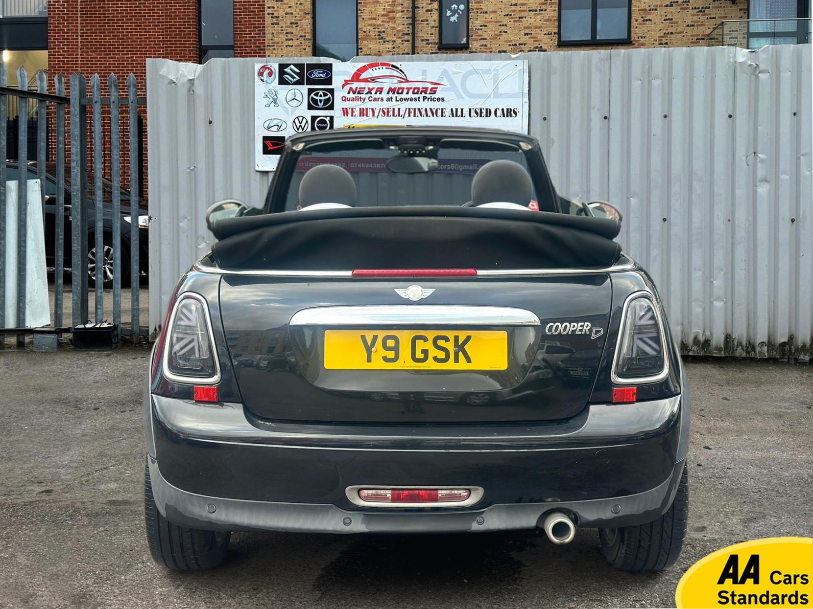 MINI Convertible 2.0 Cooper D Convertible 2dr Diesel Auto Euro 5 (112 ps)