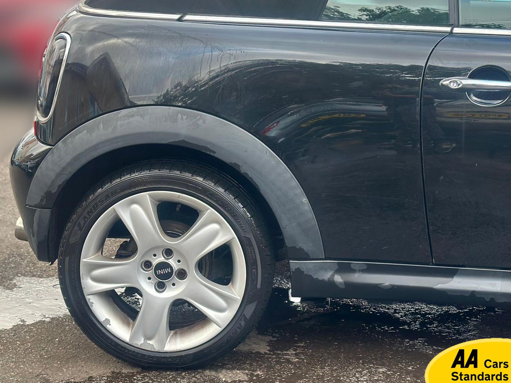 MINI Convertible 2.0 Cooper D Convertible 2dr Diesel Auto Euro 5 (112 ps)