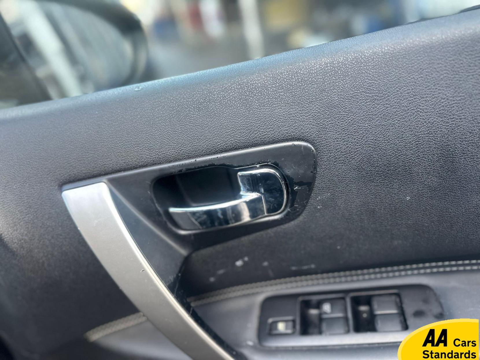 Nissan Qashqai+2 2.0 Tekna SUV 5dr Petrol CVT 4WD Euro 5 (140 ps)