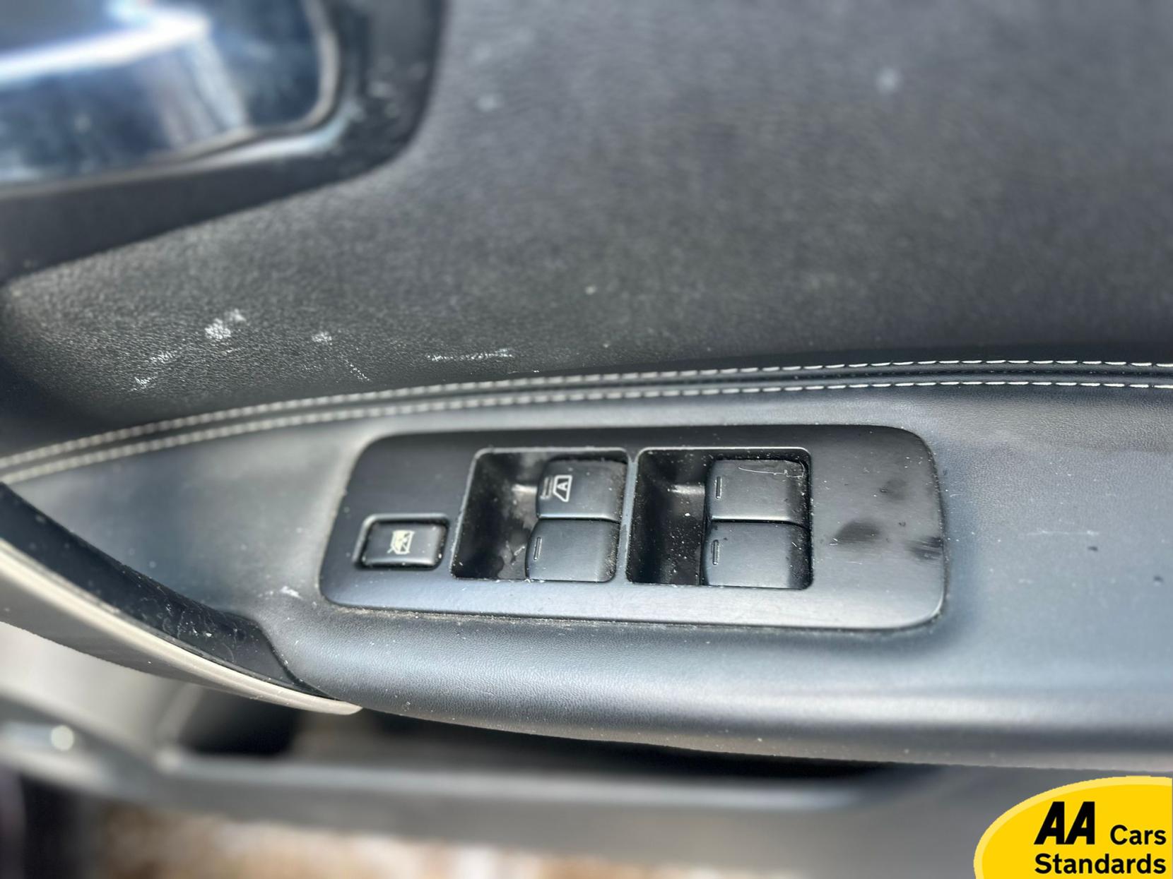 Nissan Qashqai+2 2.0 Tekna SUV 5dr Petrol CVT 4WD Euro 5 (140 ps)