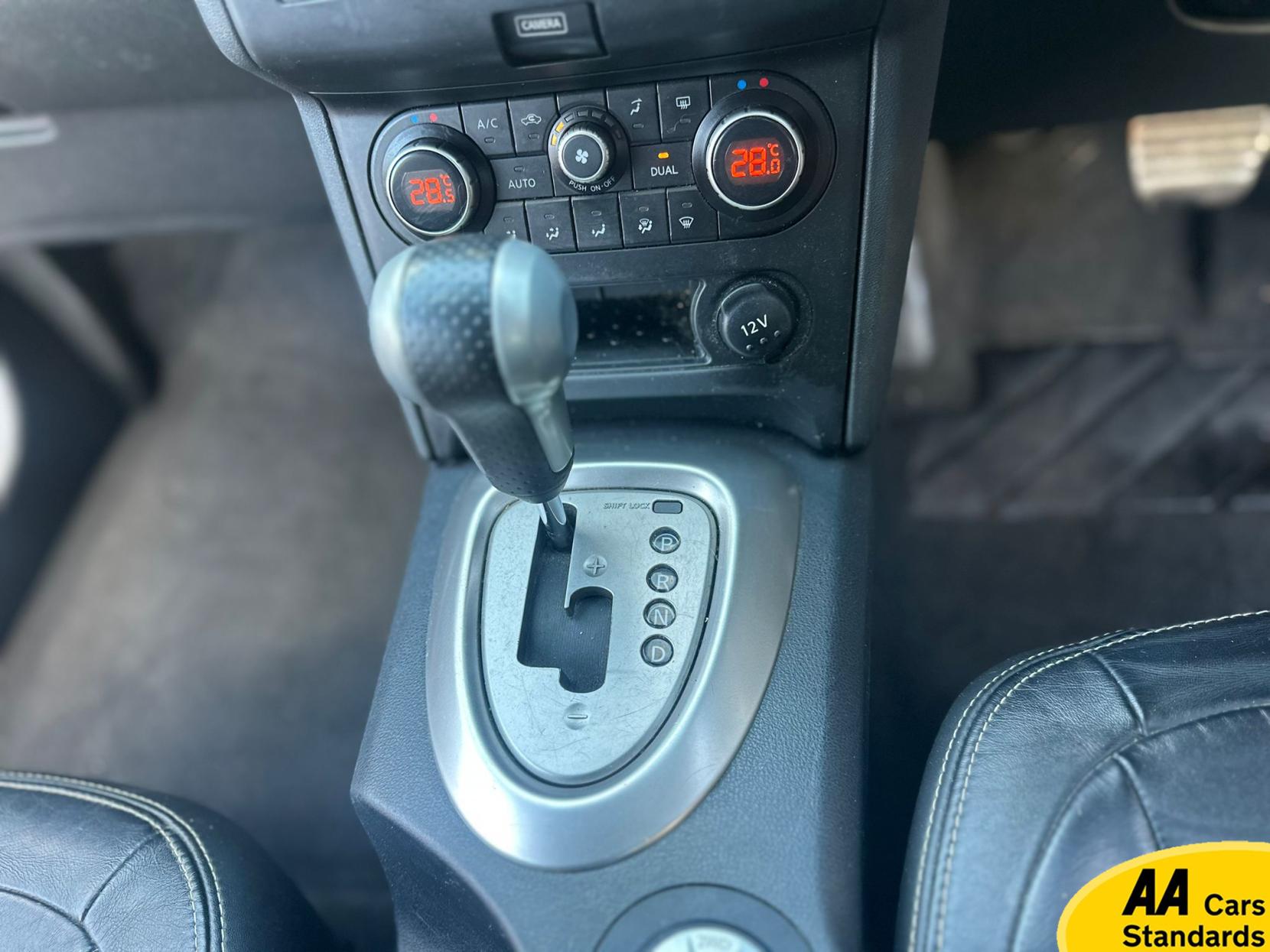 Nissan Qashqai+2 2.0 Tekna SUV 5dr Petrol CVT 4WD Euro 5 (140 ps)