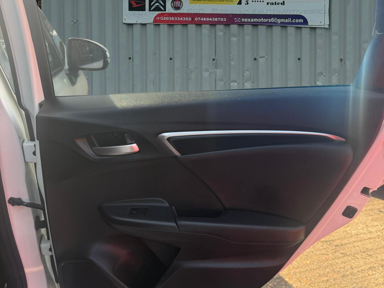Honda Jazz  1.5 i-VTEC ES Plus Hatchback 5dr Petrol CVT Euro 5 (99 ps)