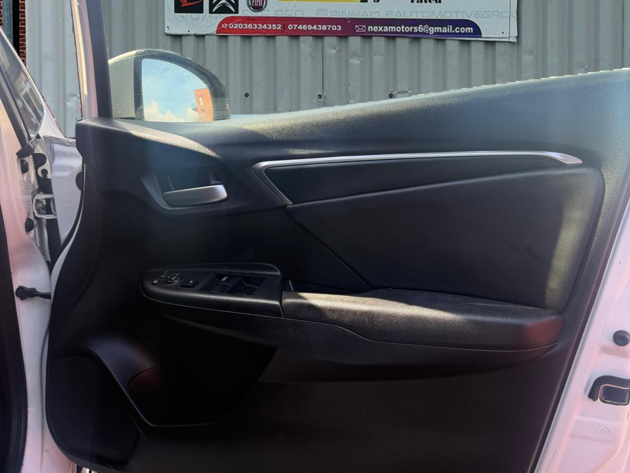 Honda Jazz  1.5 i-VTEC ES Plus Hatchback 5dr Petrol CVT Euro 5 (99 ps)