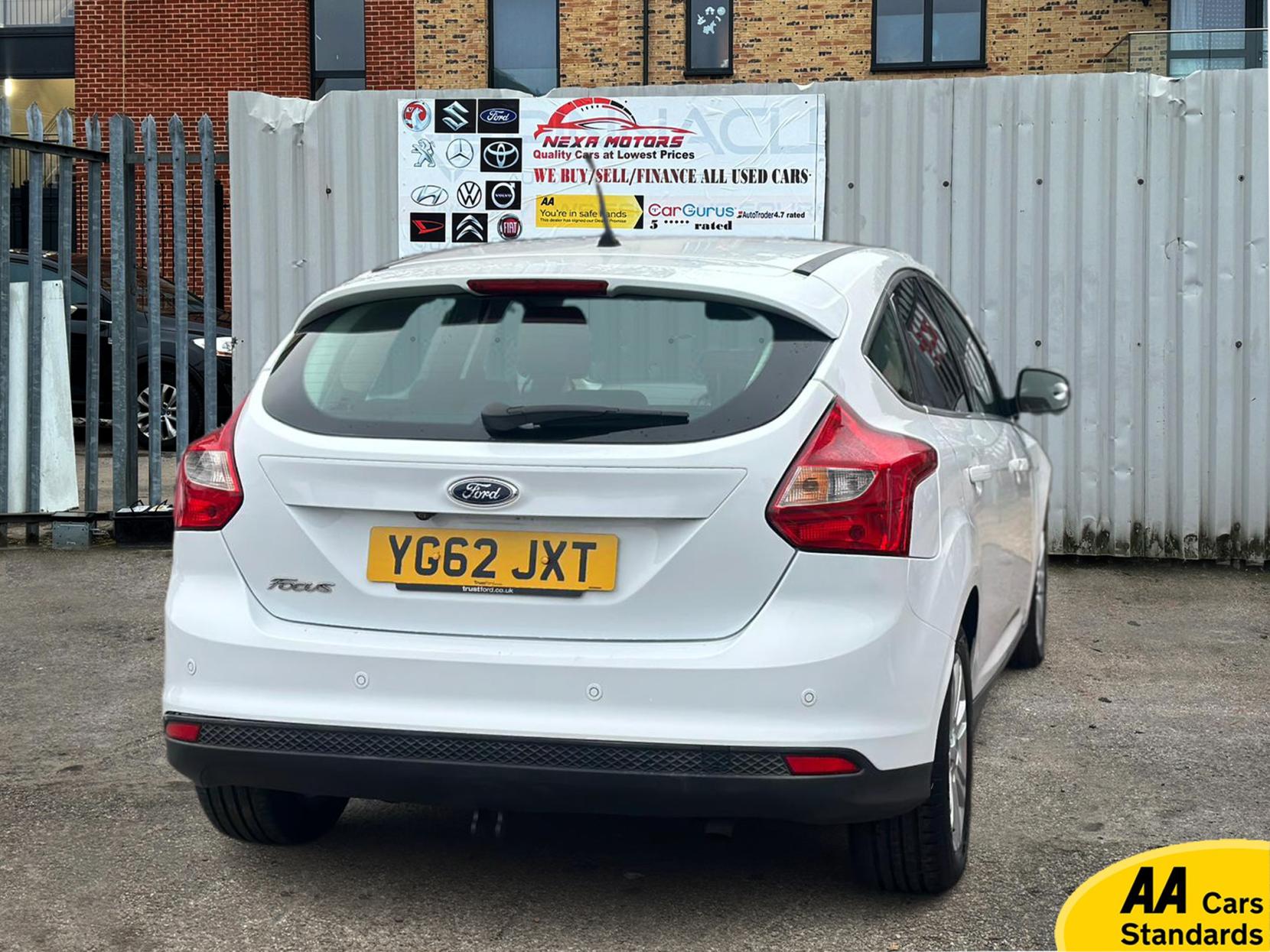 Ford Focus 1.6 Titanium Hatchback 5dr Petrol Powershift Euro 5 (125 ps)