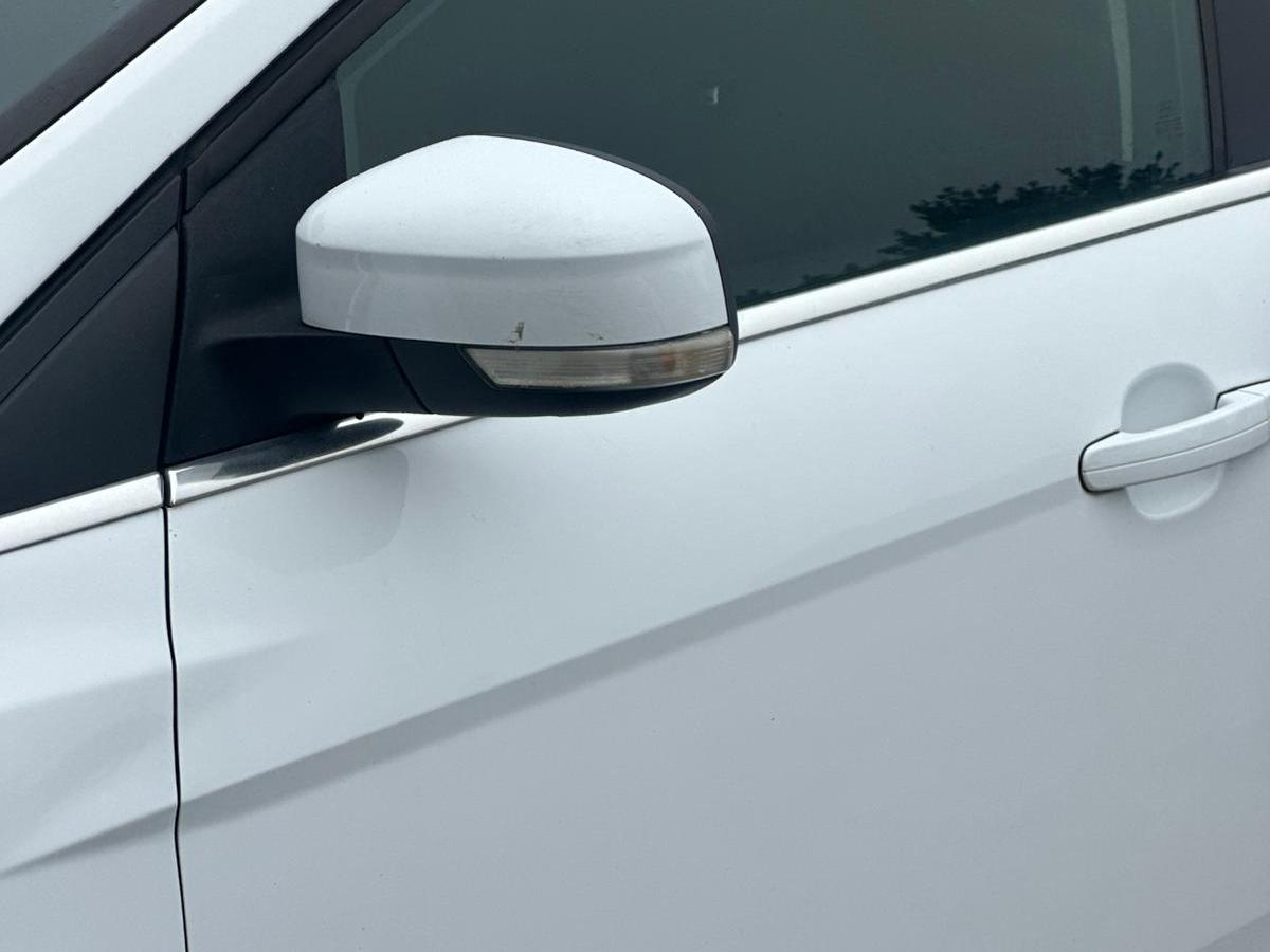 Ford Focus 1.6 Titanium Hatchback 5dr Petrol Powershift Euro 5 (125 ps)