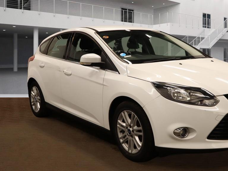 Ford Focus 1.6 Titanium Hatchback 5dr Petrol Powershift Euro 5 (125 ps)