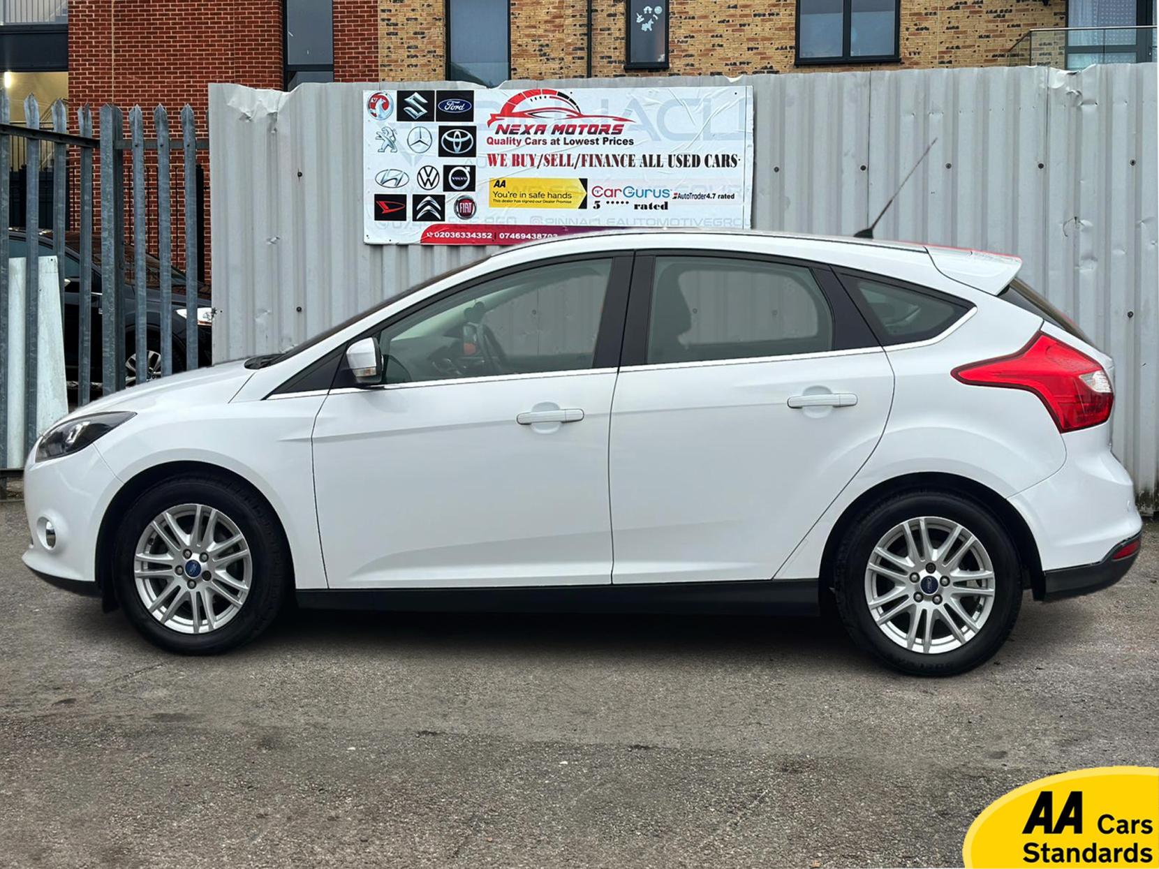 Ford Focus 1.6 Titanium Hatchback 5dr Petrol Powershift Euro 5 (125 ps)