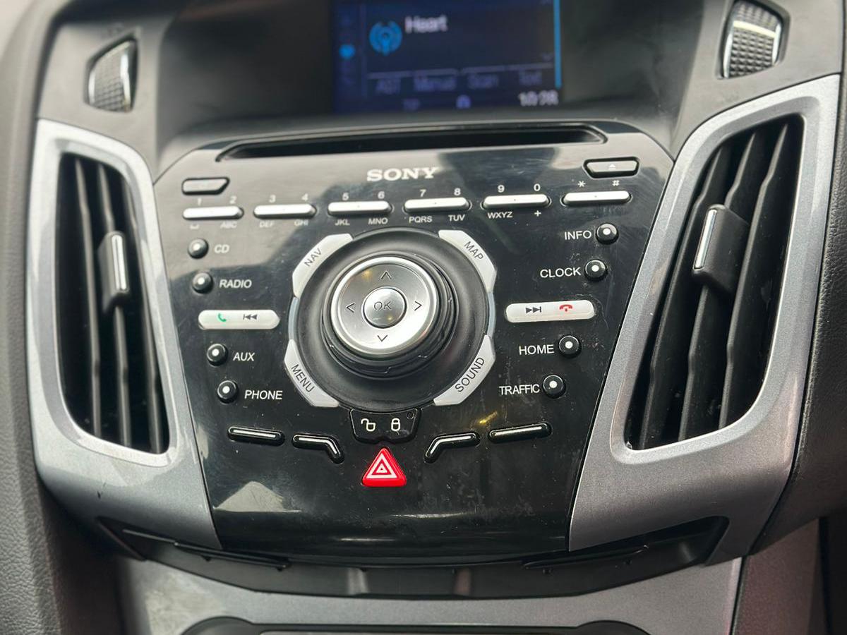 Ford Focus 1.6 Titanium Hatchback 5dr Petrol Powershift Euro 5 (125 ps)