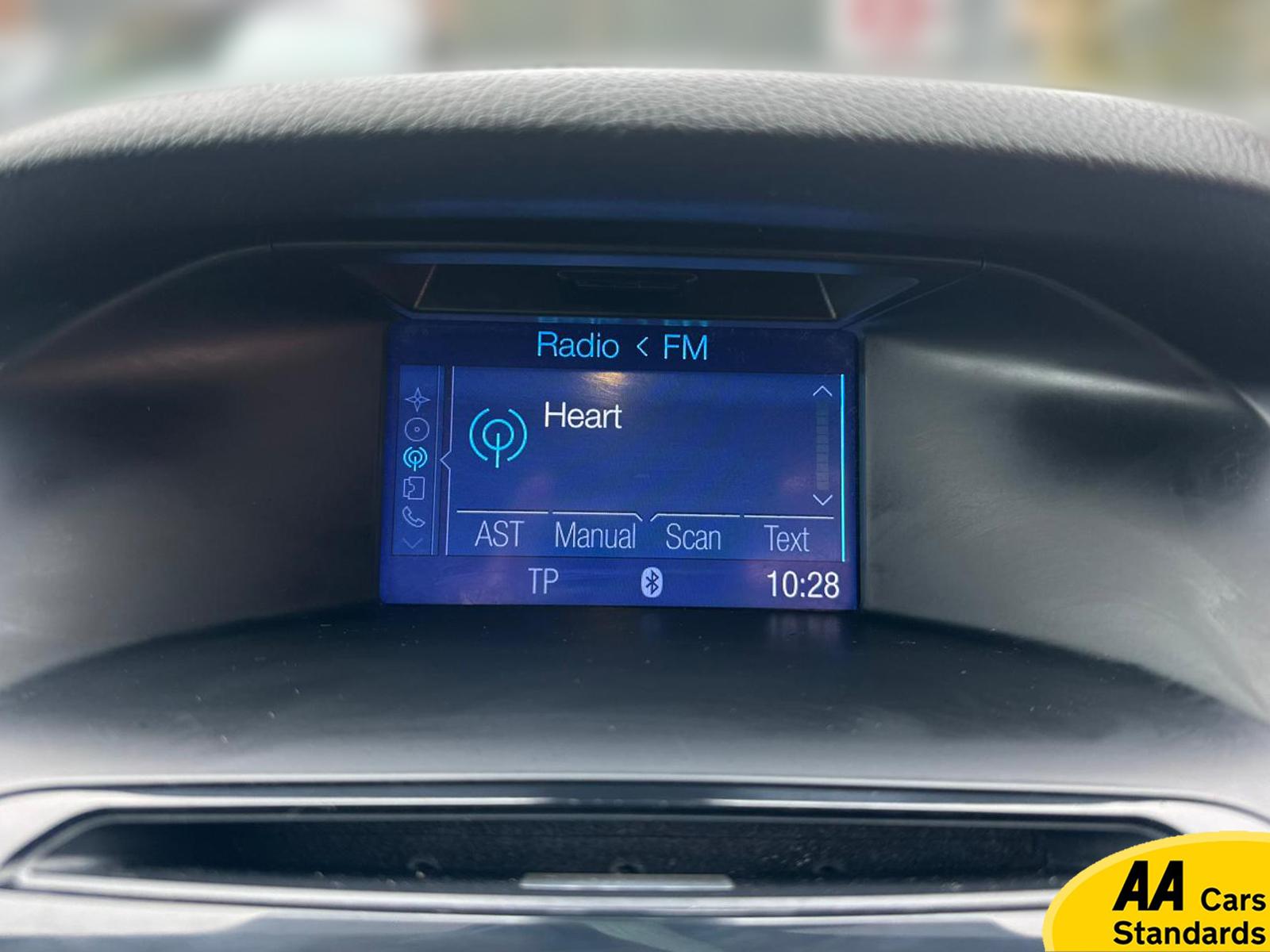 Ford Focus 1.6 Titanium Hatchback 5dr Petrol Powershift Euro 5 (125 ps)