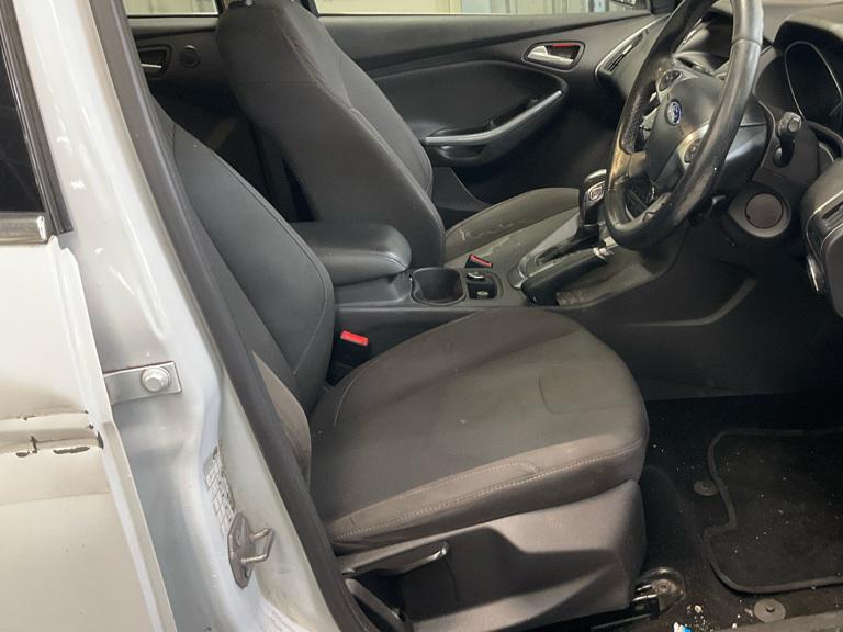 Ford Focus 1.6 Titanium Hatchback 5dr Petrol Powershift Euro 5 (125 ps)
