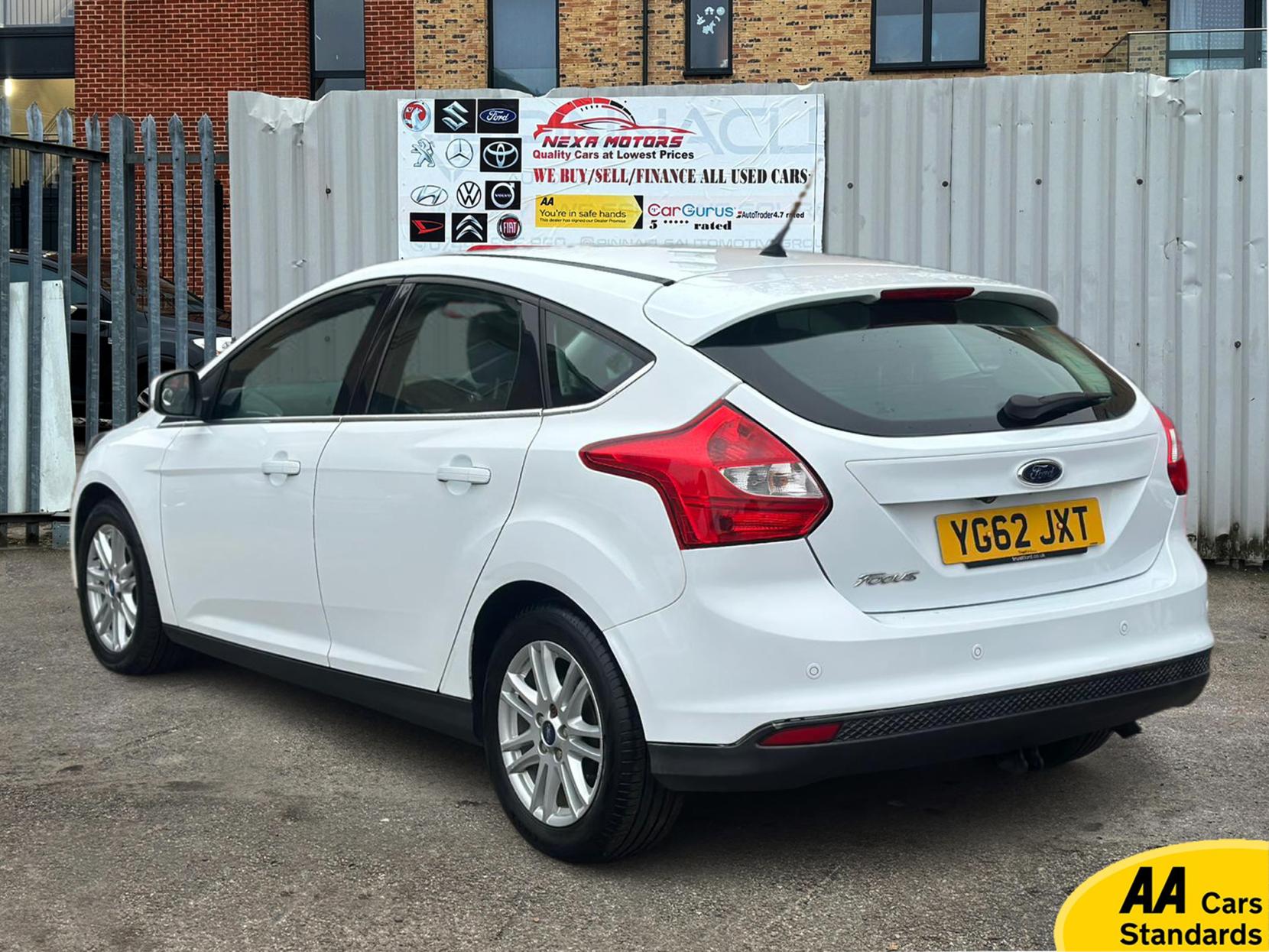 Ford Focus 1.6 Titanium Hatchback 5dr Petrol Powershift Euro 5 (125 ps)