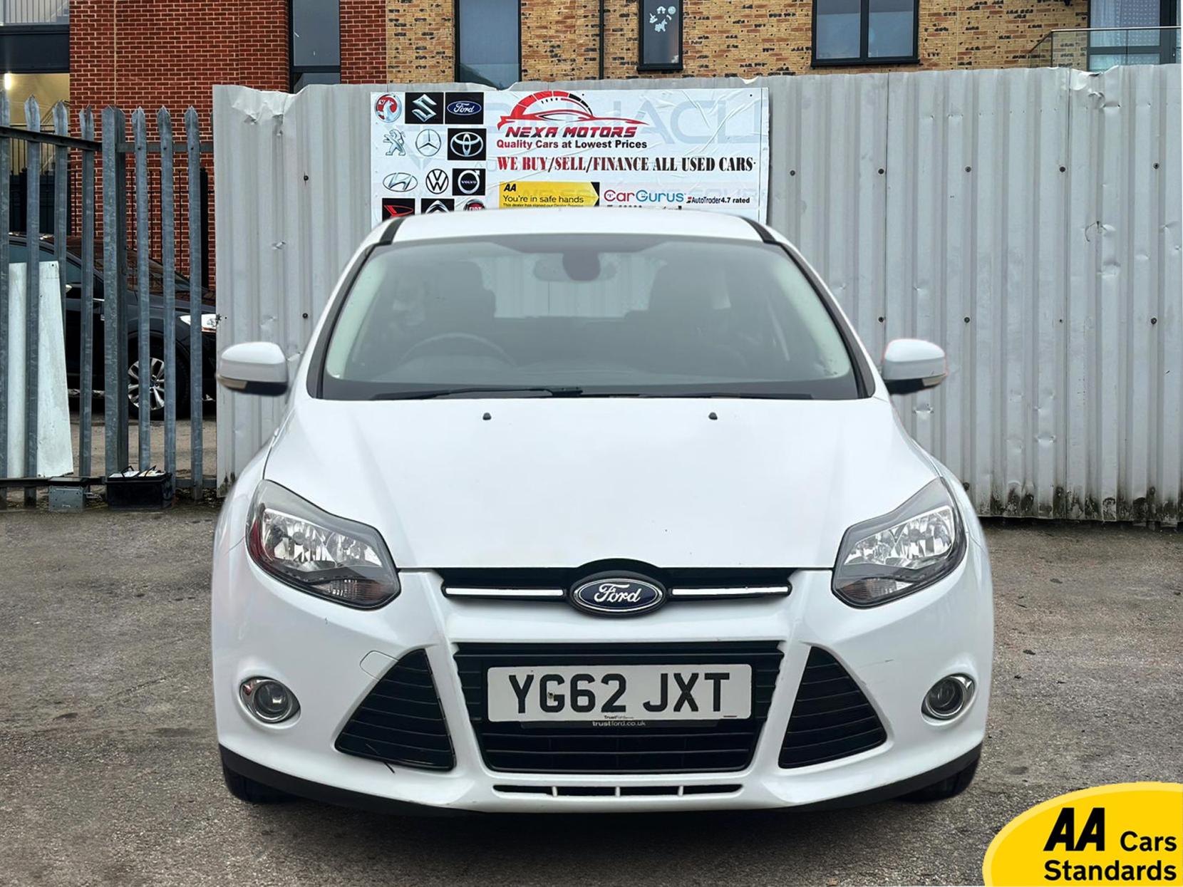 Ford Focus 1.6 Titanium Hatchback 5dr Petrol Powershift Euro 5 (125 ps)