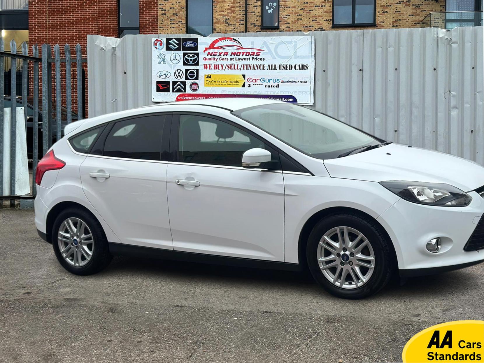 Ford Focus 1.6 Titanium Hatchback 5dr Petrol Powershift Euro 5 (125 ps)