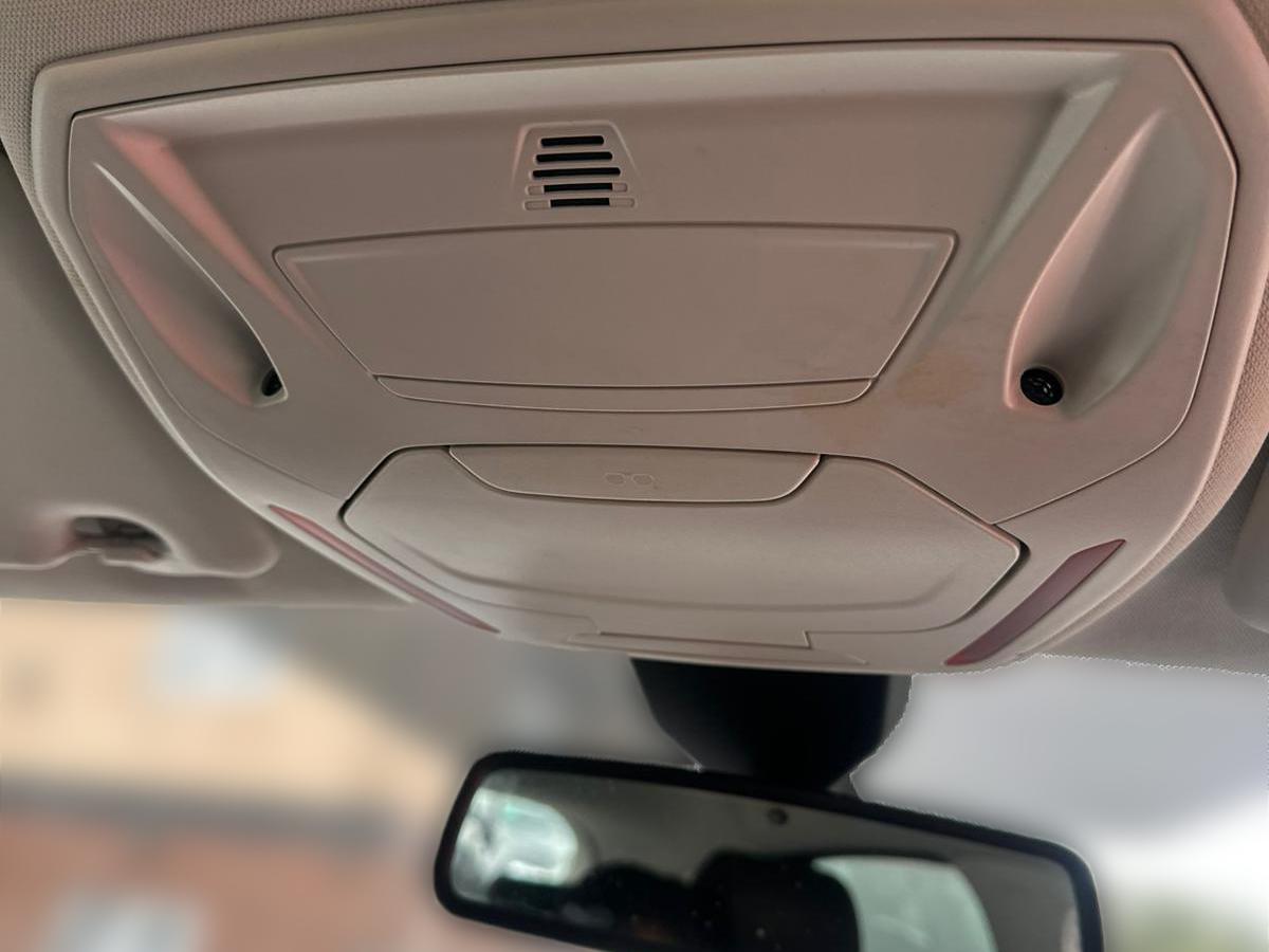 Ford Focus 1.6 Titanium Hatchback 5dr Petrol Powershift Euro 5 (125 ps)