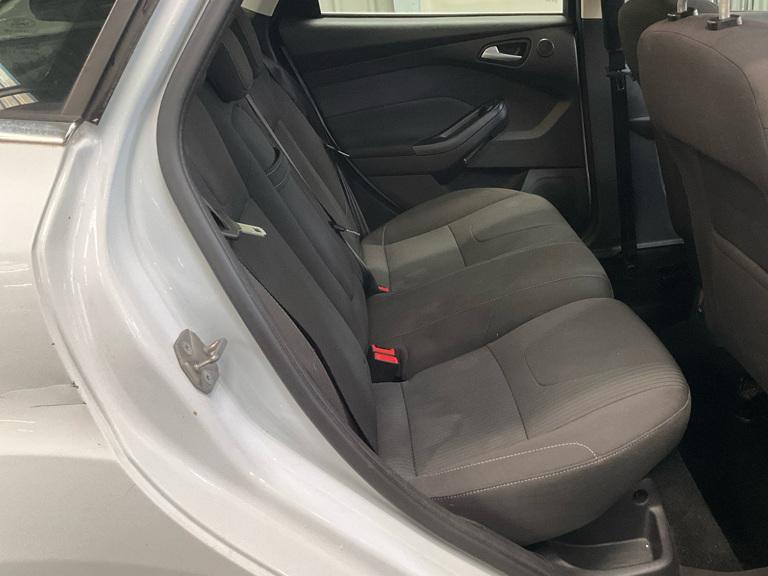 Ford Focus 1.6 Titanium Hatchback 5dr Petrol Powershift Euro 5 (125 ps)