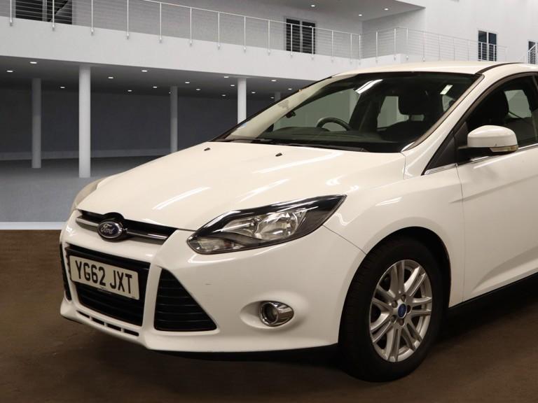 Ford Focus 1.6 Titanium Hatchback 5dr Petrol Powershift Euro 5 (125 ps)