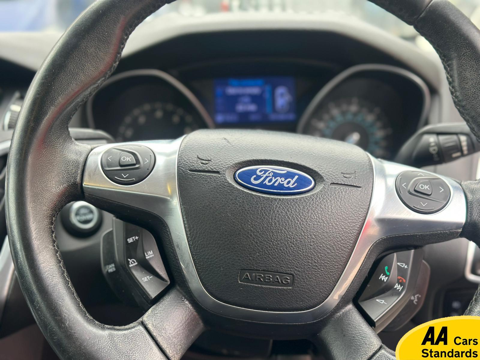 Ford Focus 1.6 Titanium Hatchback 5dr Petrol Powershift Euro 5 (125 ps)