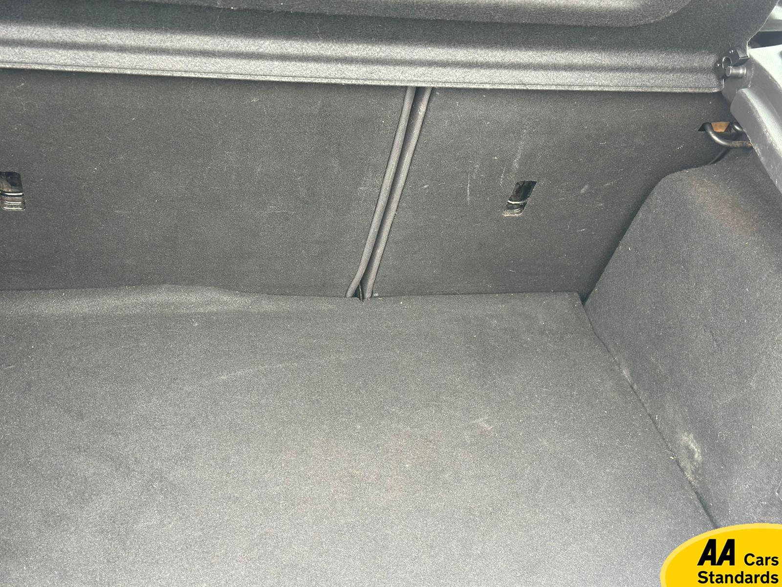 Ford Focus 1.6 Titanium Hatchback 5dr Petrol Powershift Euro 5 (125 ps)