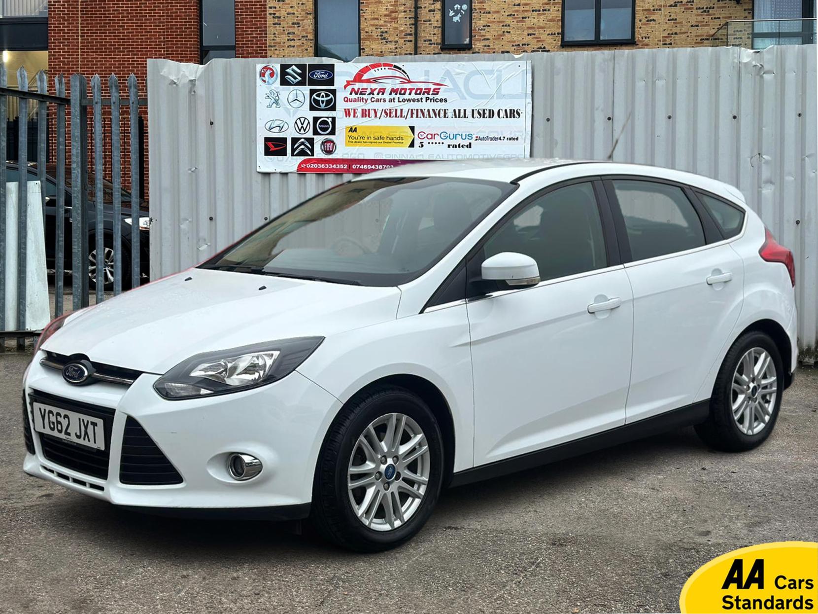 Ford Focus 1.6 Titanium Hatchback 5dr Petrol Powershift Euro 5 (125 ps)