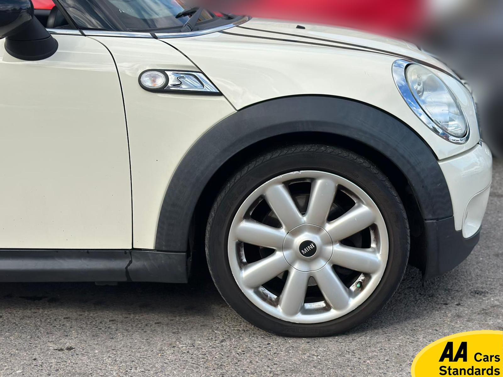 MINI Hatch 1.6 Cooper S Hatchback 3dr Petrol Steptronic Euro 5 (184 ps)