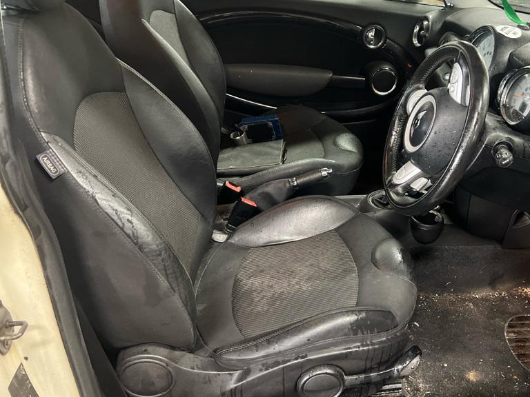 MINI Hatch 1.6 Cooper S Hatchback 3dr Petrol Steptronic Euro 5 (184 ps)