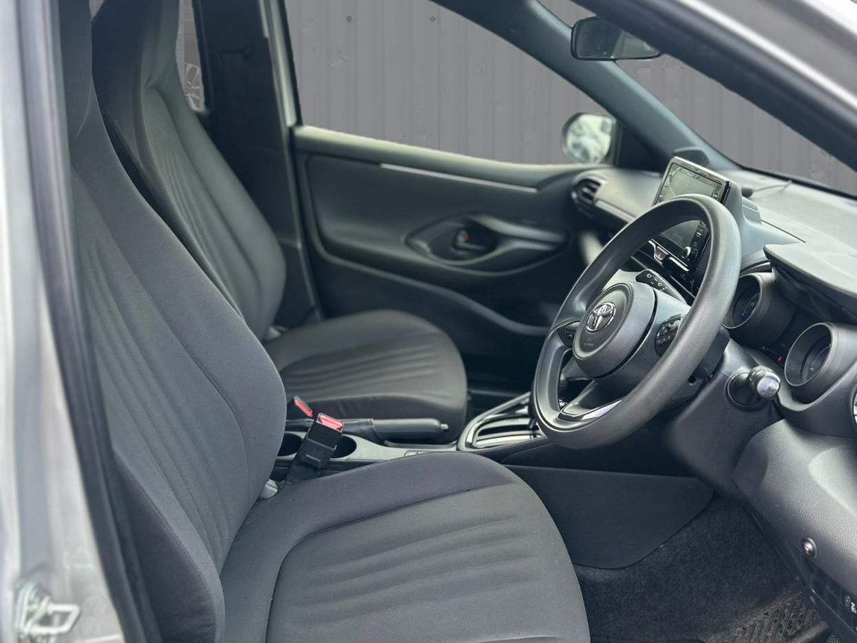 Toyota Yaris 1.5 VVT-h Active Hatchback 5dr Petrol Hybrid E-CVT Euro 6 (s/s) (100 ps)