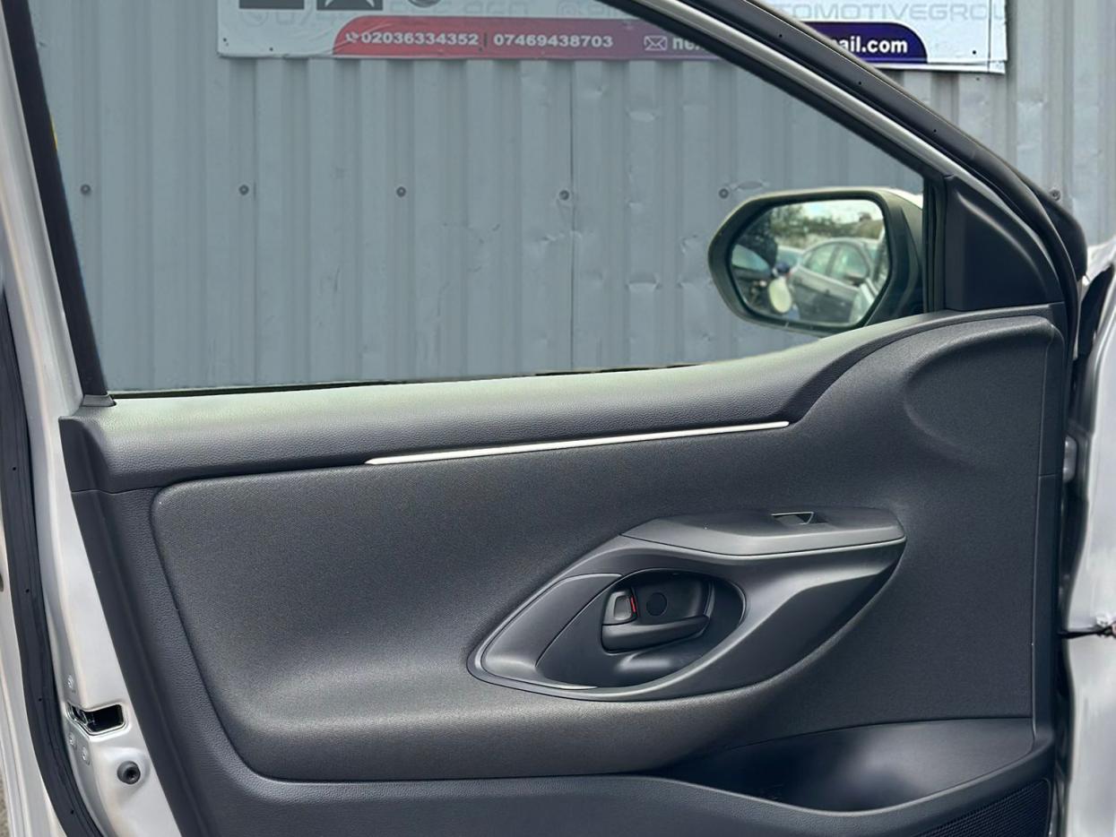 Toyota Yaris 1.5 VVT-h Active Hatchback 5dr Petrol Hybrid E-CVT Euro 6 (s/s) (100 ps)