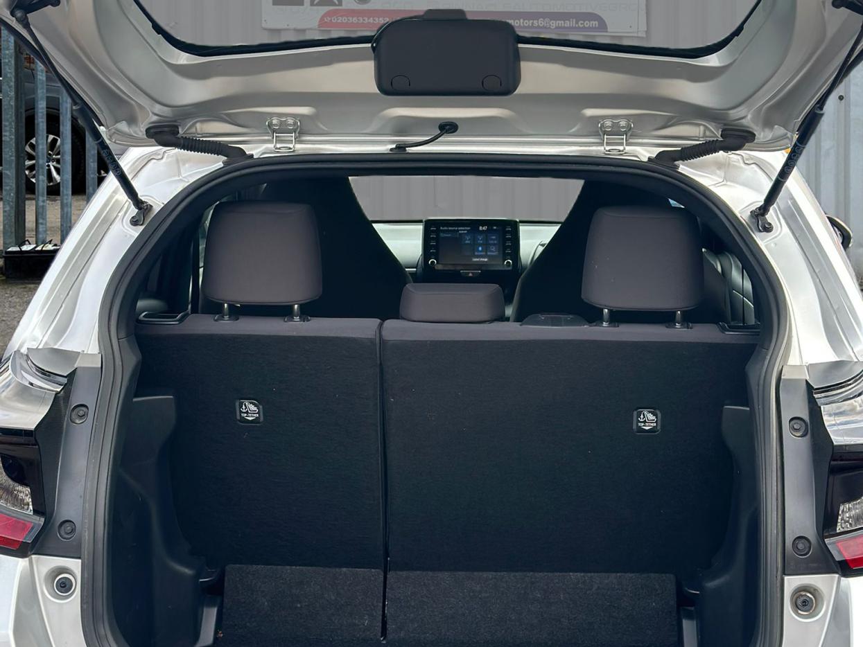 Toyota Yaris 1.5 VVT-h Active Hatchback 5dr Petrol Hybrid E-CVT Euro 6 (s/s) (100 ps)