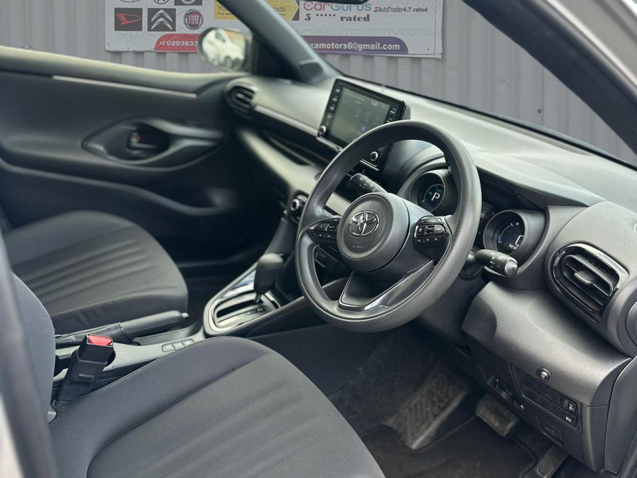 Toyota Yaris 1.5 VVT-h Active Hatchback 5dr Petrol Hybrid E-CVT Euro 6 (s/s) (100 ps)