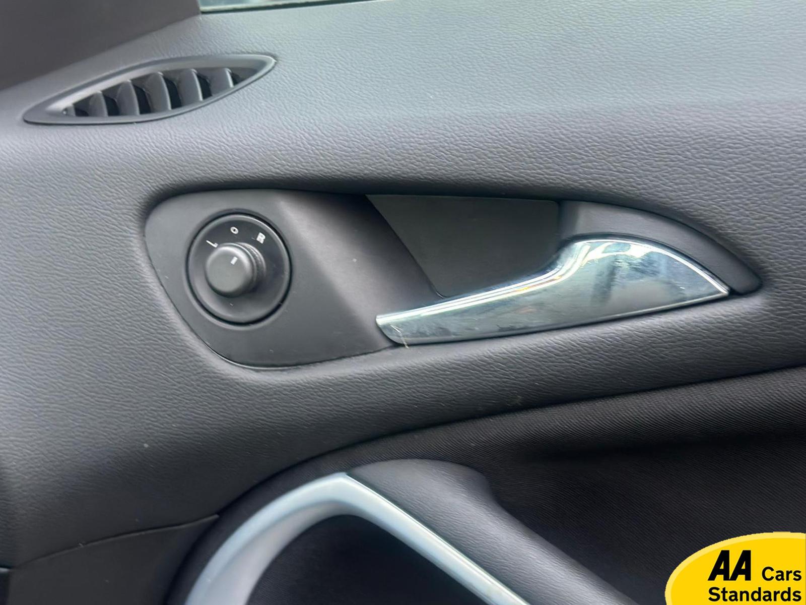 Vauxhall Zafira Tourer 1.4i Turbo Design MPV 5dr Petrol Manual Euro 6 (140 ps)