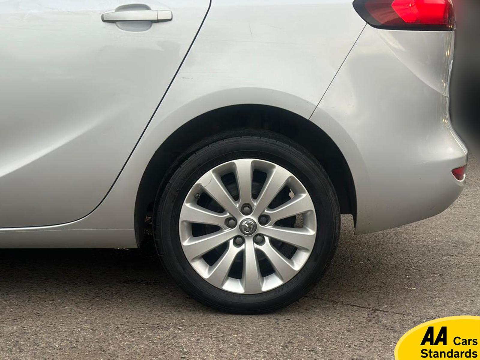 Vauxhall Zafira Tourer 1.4i Turbo Design MPV 5dr Petrol Manual Euro 6 (140 ps)