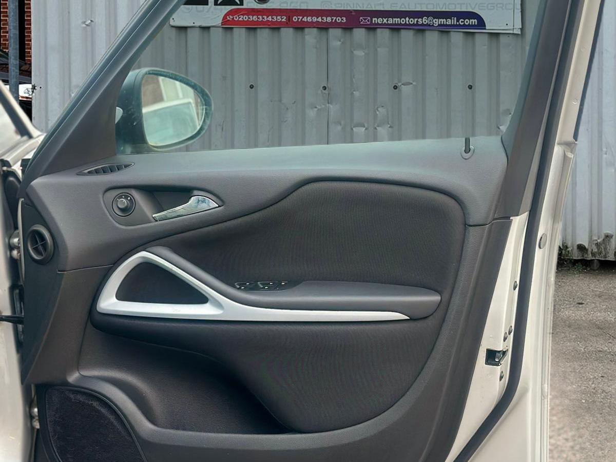 Vauxhall Zafira Tourer 1.4i Turbo Design MPV 5dr Petrol Manual Euro 6 (140 ps)