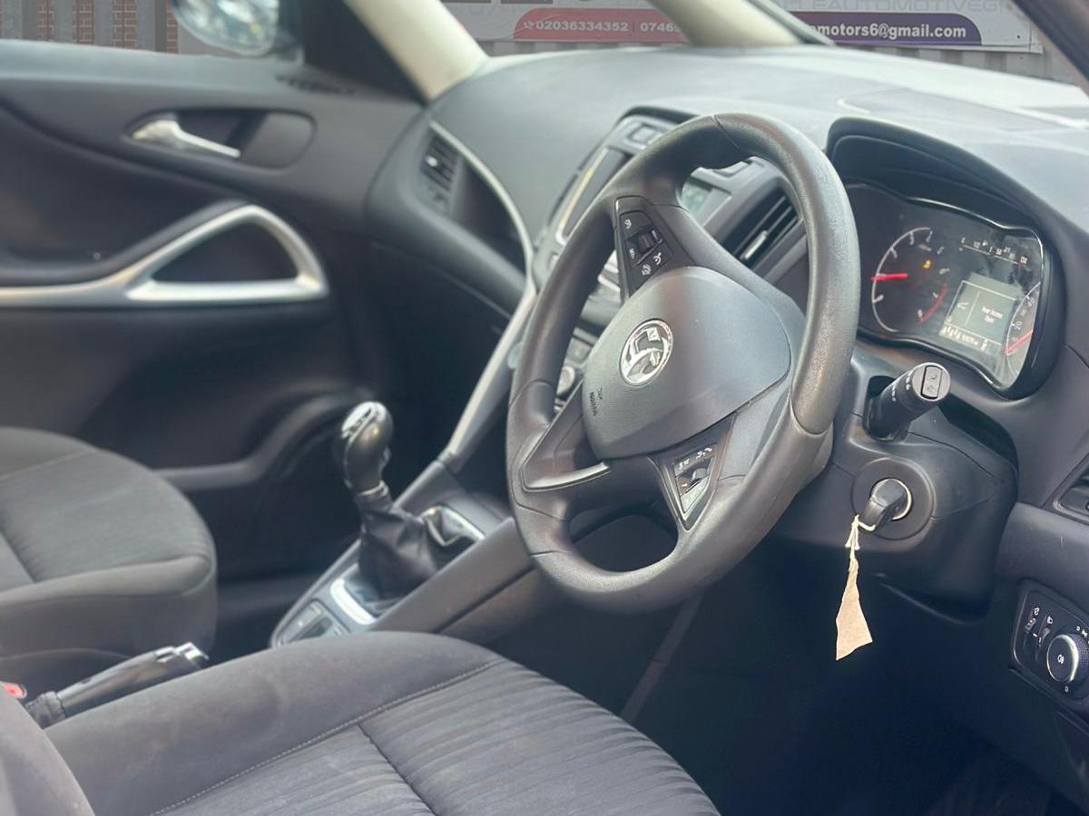 Vauxhall Zafira Tourer 1.4i Turbo Design MPV 5dr Petrol Manual Euro 6 (140 ps)