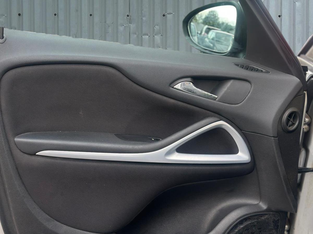 Vauxhall Zafira Tourer 1.4i Turbo Design MPV 5dr Petrol Manual Euro 6 (140 ps)