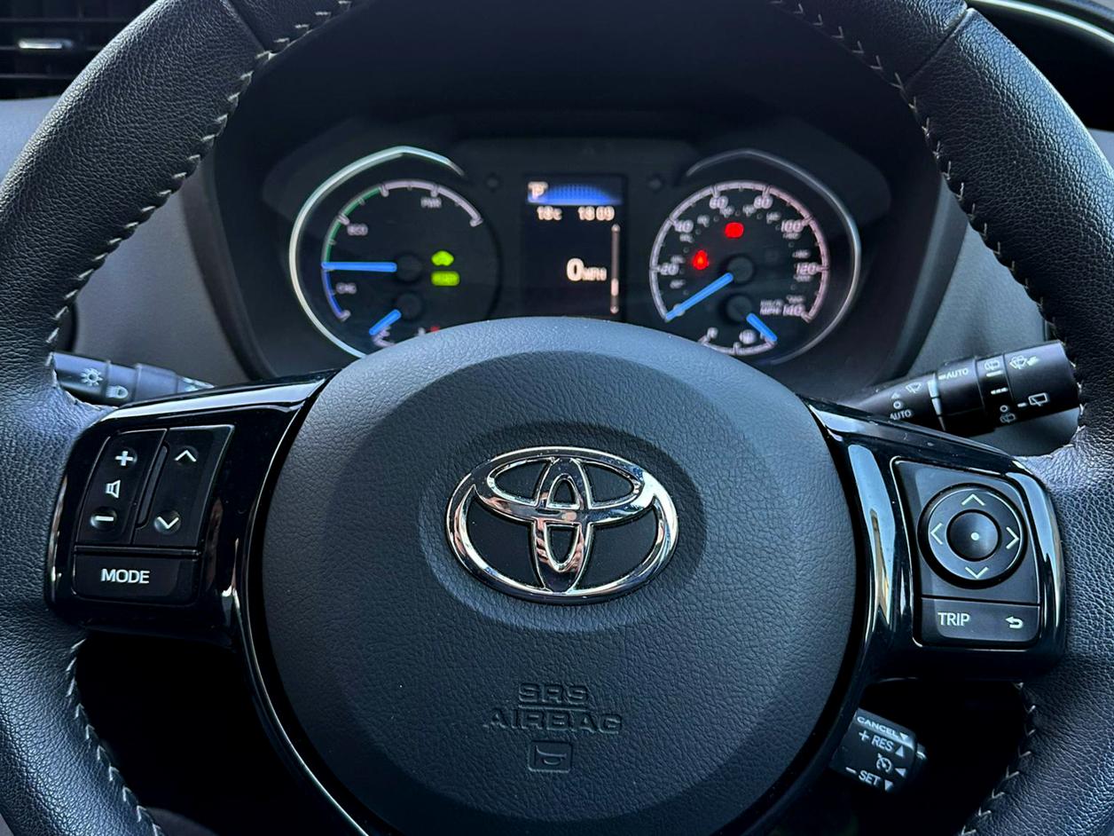 Toyota Yaris 1.5 VVT-h Icon Tech Hatchback 5dr Petrol Hybrid E-CVT Euro 6 (s/s) (100 ps)