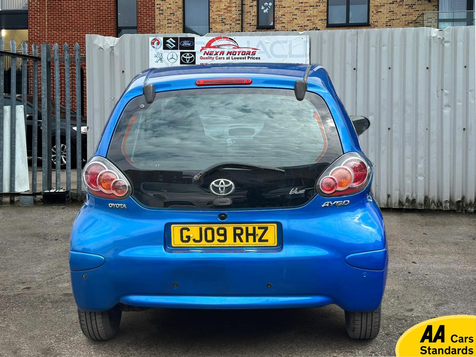 Toyota AYGO 1.0 VVT-i Blue Hatchback 5dr Petrol MultiMode Euro 4 (67 bhp)