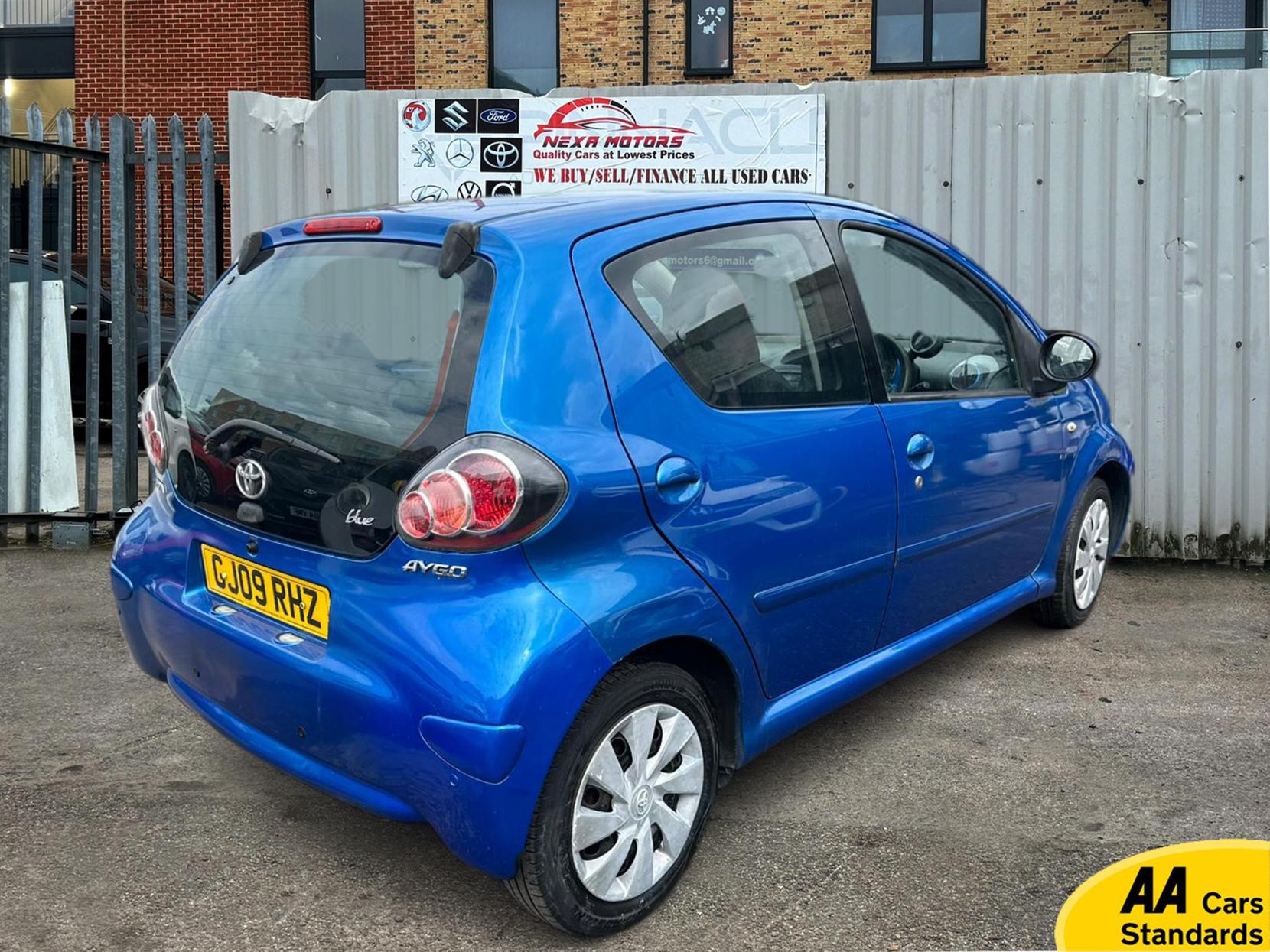 Toyota AYGO 1.0 VVT-i Blue Hatchback 5dr Petrol MultiMode Euro 4 (67 bhp)