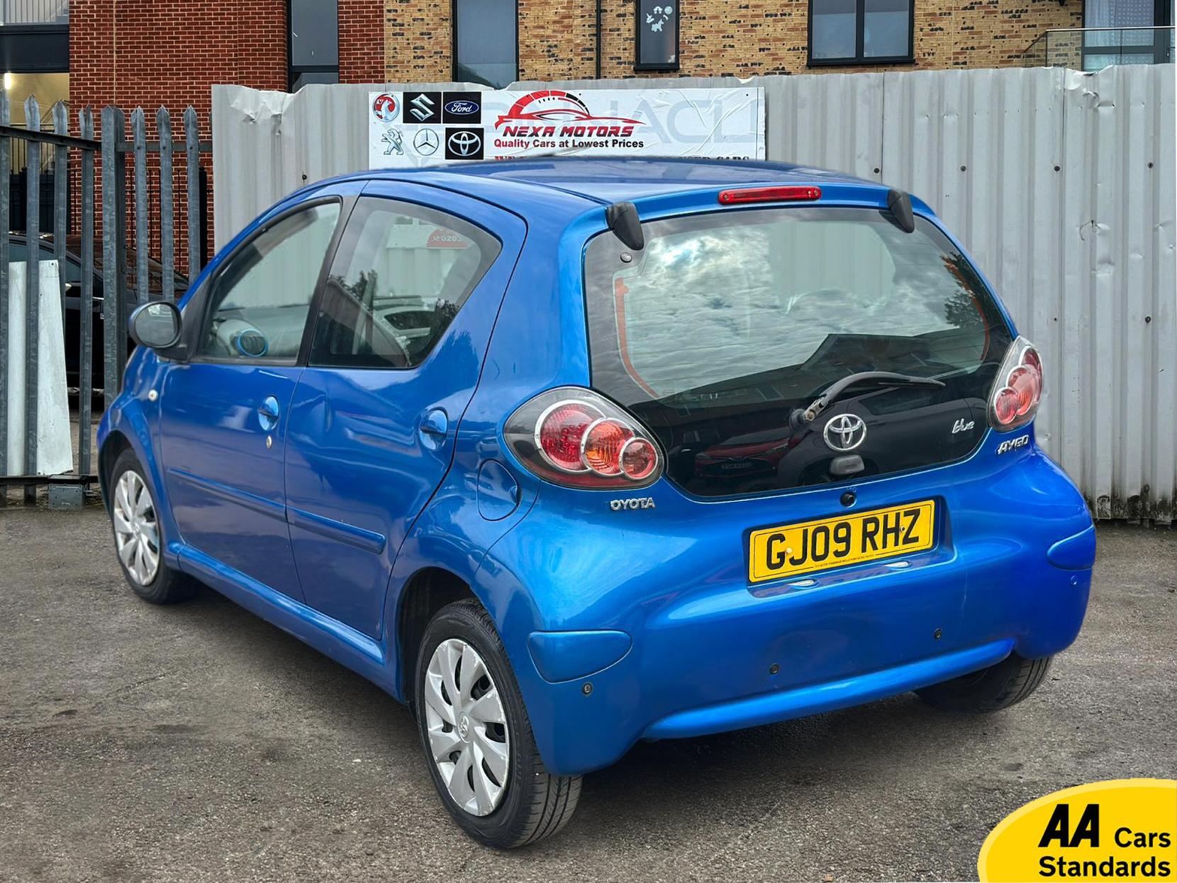 Toyota AYGO 1.0 VVT-i Blue Hatchback 5dr Petrol MultiMode Euro 4 (67 bhp)