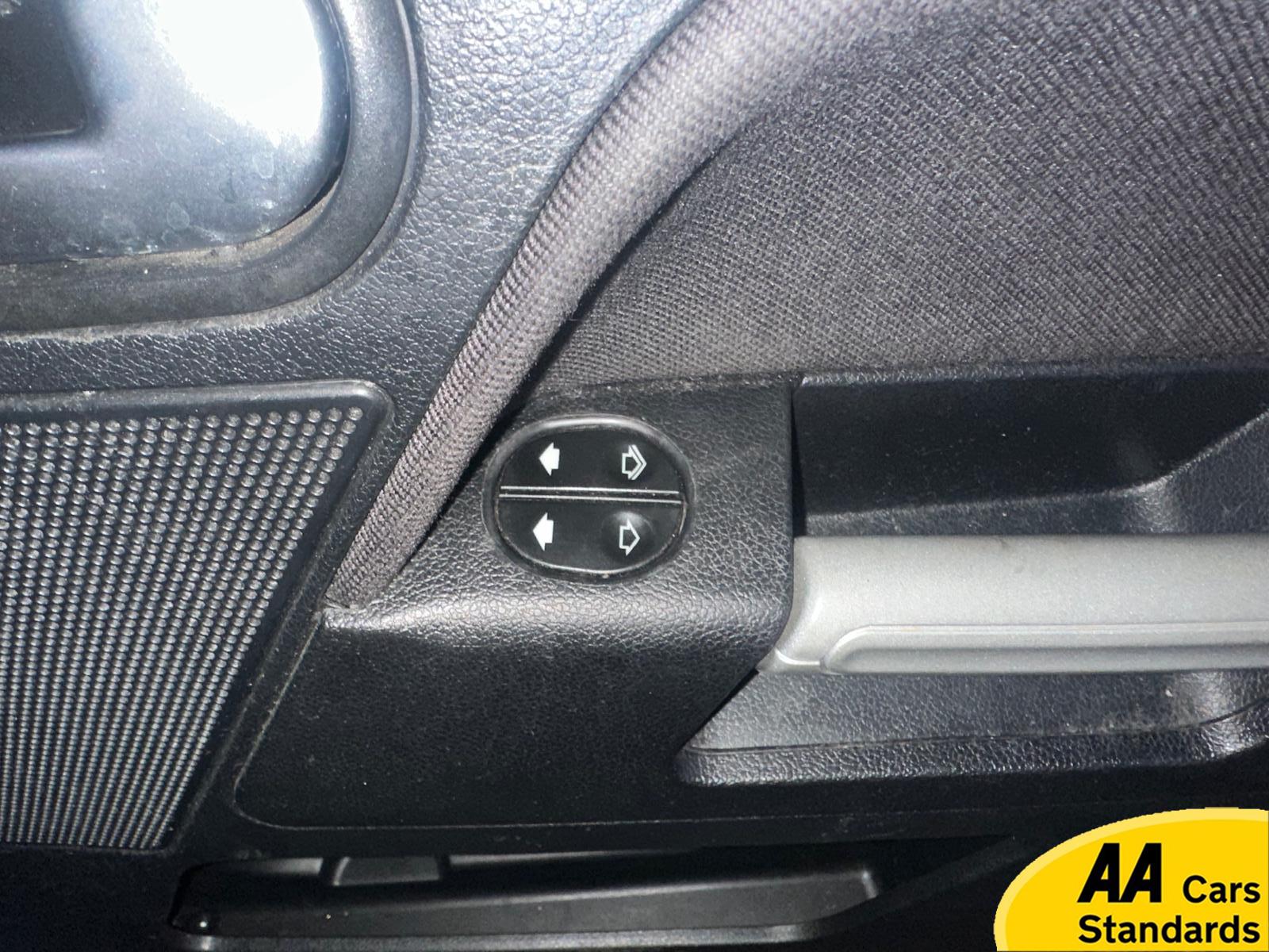 Ford Fusion 1.6 Zetec Climate Hatchback 5dr Petrol Automatic (181 g/km, 99 bhp)