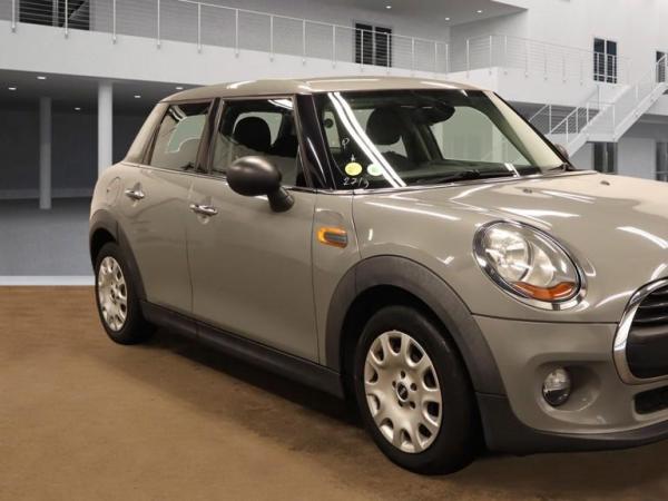 MINI Hatch 1.2 One Hatchback 5dr Petrol Auto Euro 6 (s/s) (102 ps)
