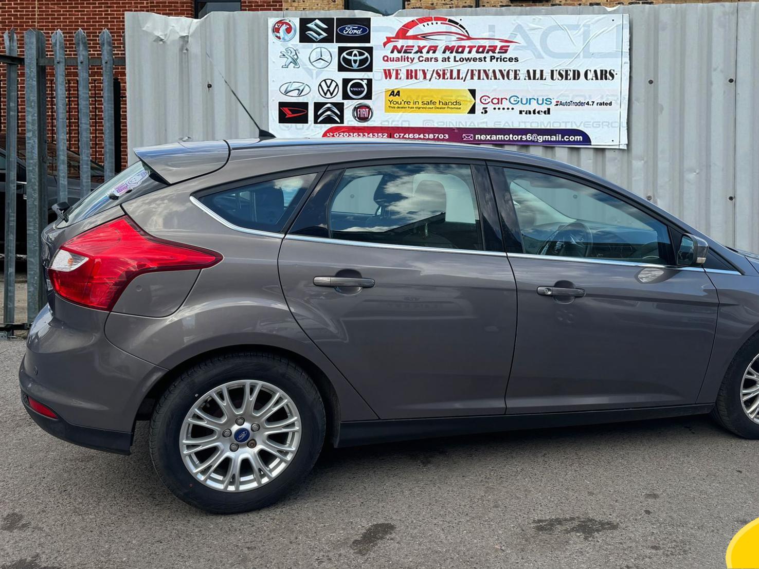 Ford Focus 1.6 Titanium Hatchback 5dr Petrol Powershift Euro 5 (125 ps)