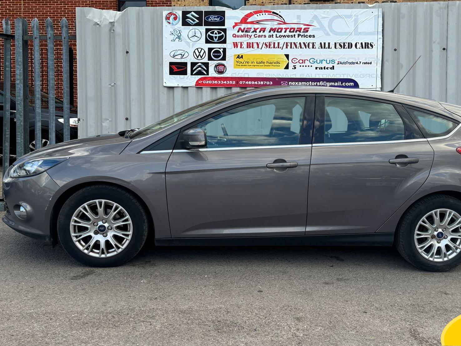 Ford Focus 1.6 Titanium Hatchback 5dr Petrol Powershift Euro 5 (125 ps)
