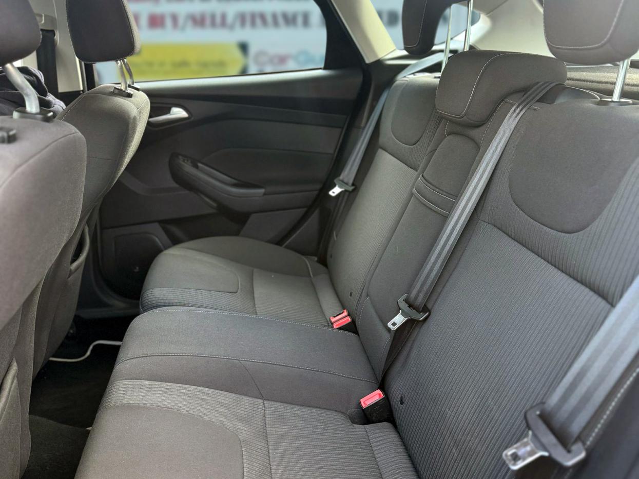 Ford Focus 1.6 Titanium Hatchback 5dr Petrol Powershift Euro 5 (125 ps)