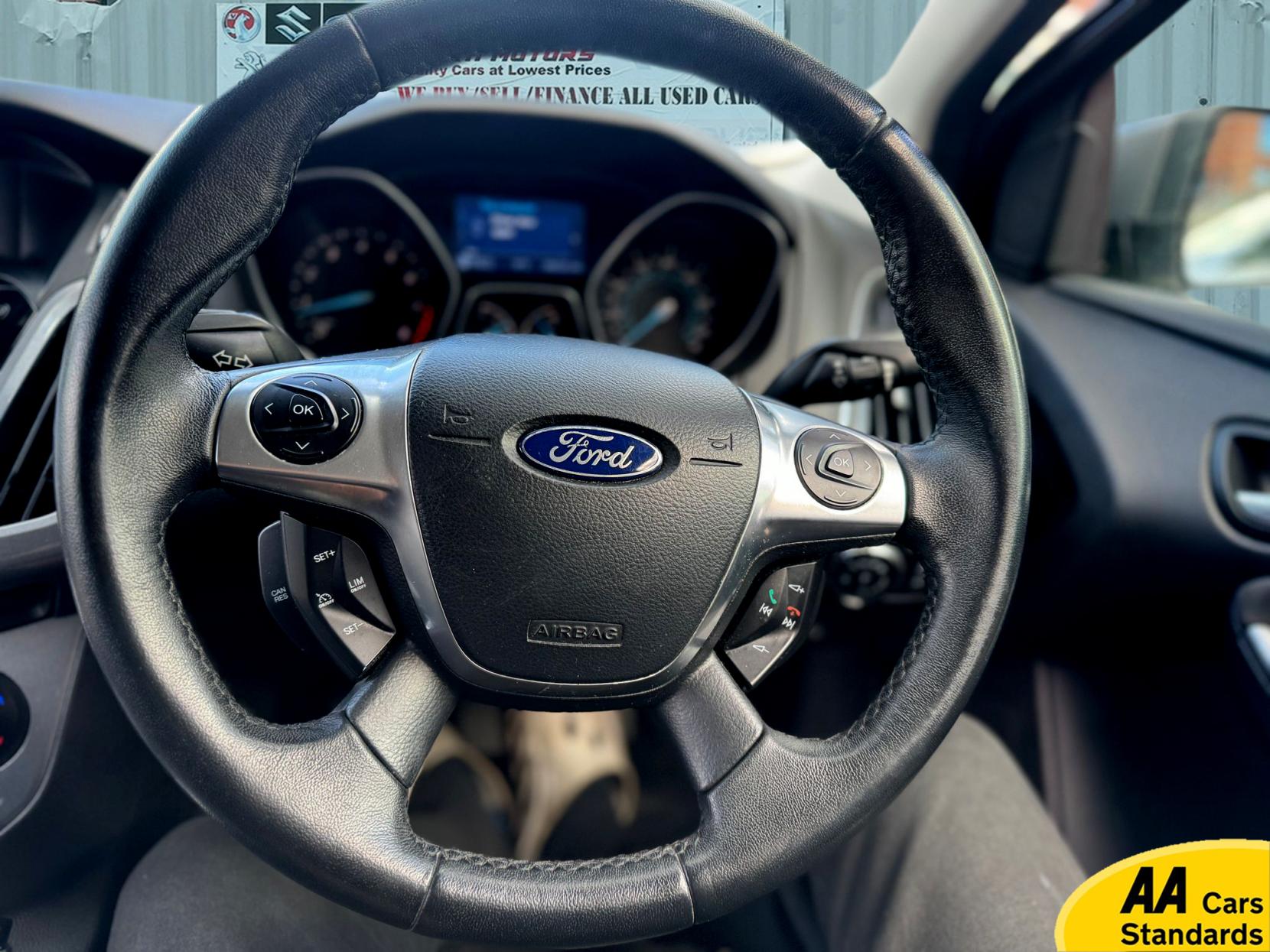 Ford Focus 1.6 Titanium Hatchback 5dr Petrol Powershift Euro 5 (125 ps)